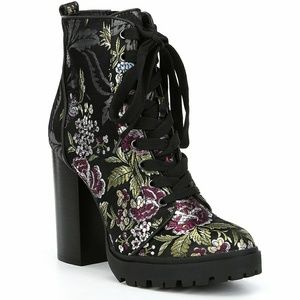 🎈HP🎈Steve Madden Lace-Up Block Heel Booties